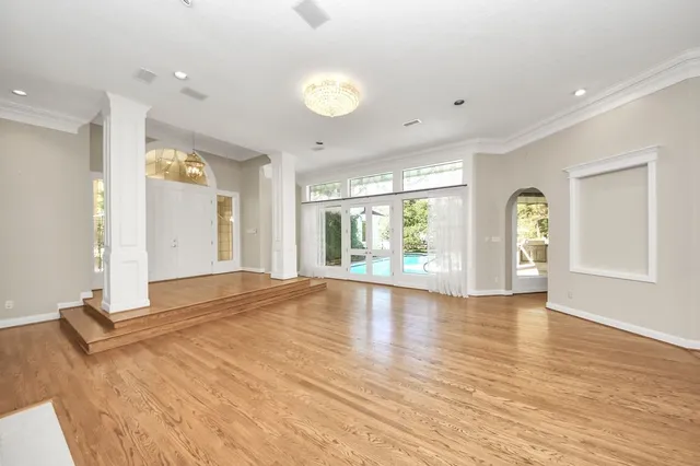 $1,390,000 | 169 Grogans Point Road, The Woodlands, TX 77380