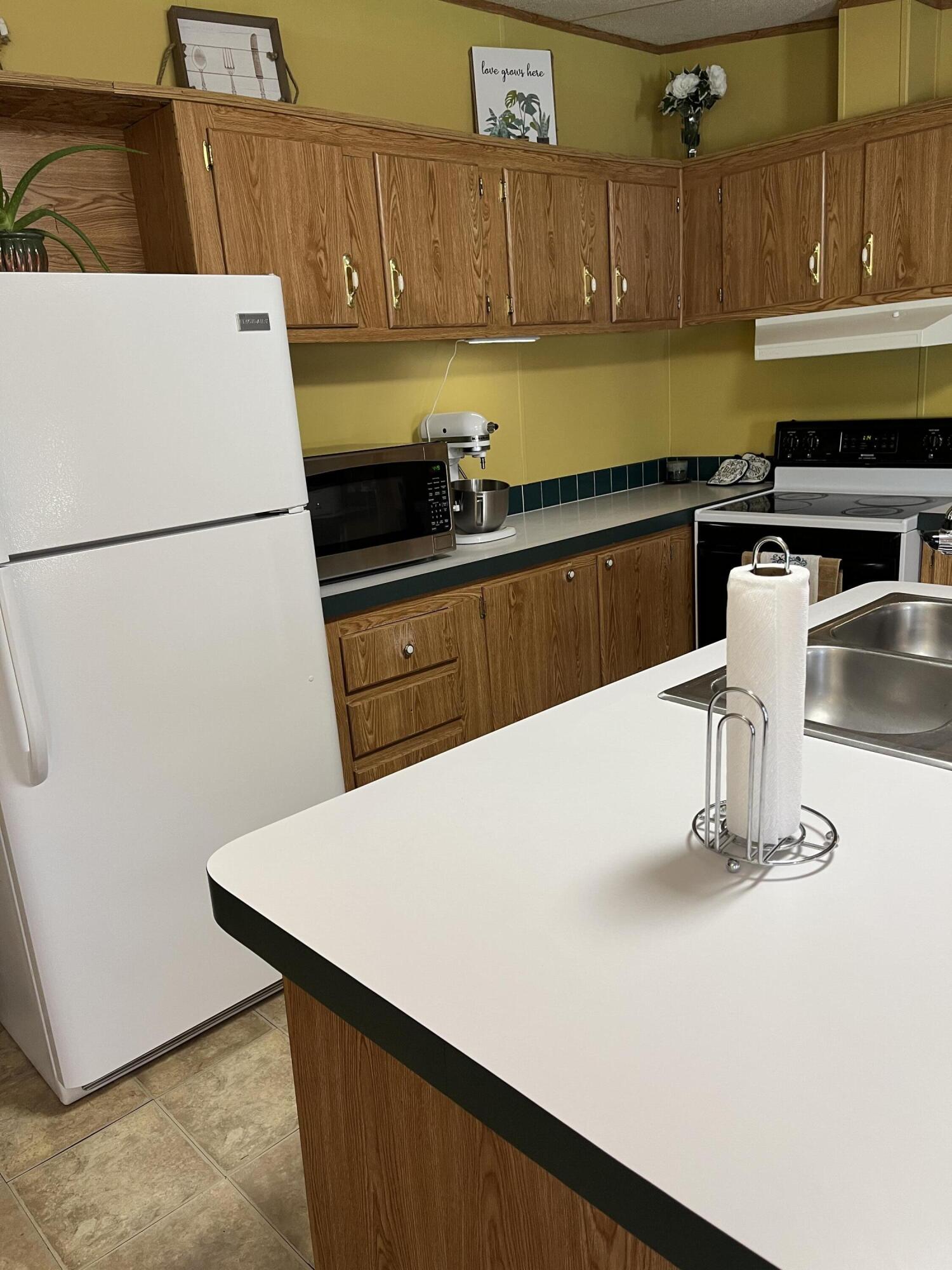 1518 Chinquapin Grove Road Bluff City, TN 37618 - Photo 3 of 16 IMG_2809