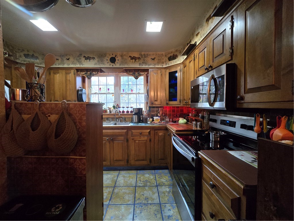 39 Delaware Avenue Andes, NY 13731 - Photo 8 of 38 right side 4 bd unit