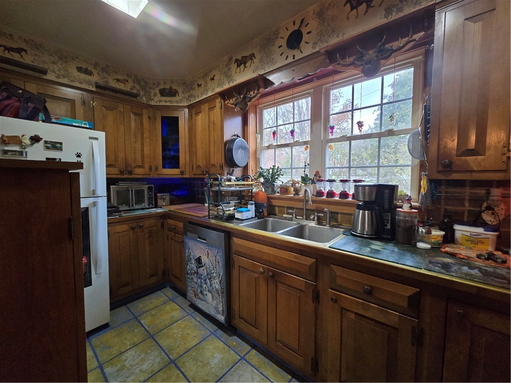 39 Delaware Avenue Andes, NY 13731 - Photo 8 of 38 right side 4 bd unit