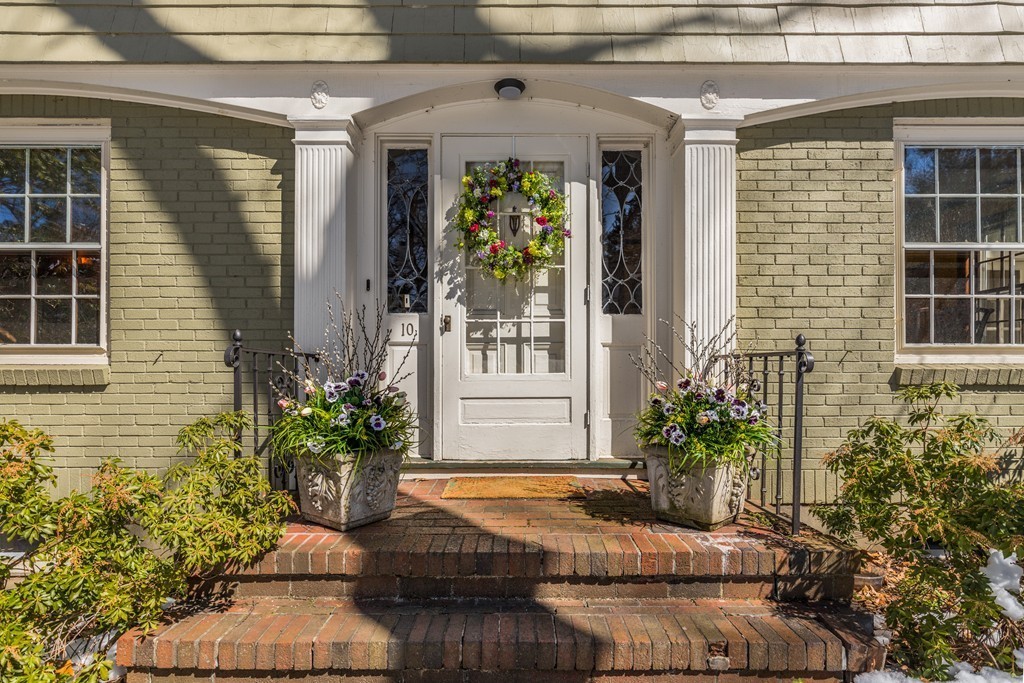 10 Columbine Road Milton, MA 02186 - Photo 2 of 30 Gallery Image 2