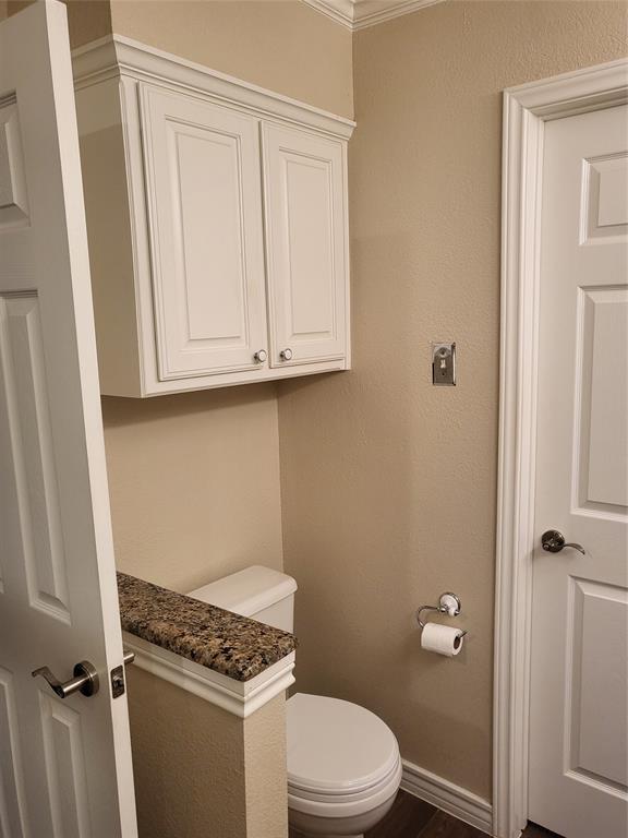 2010 Cloisters Drive, Unit 2311 Arlington, TX 76011 - Photo 14 of 24 a bathroom with a granite countertop toilet and sink