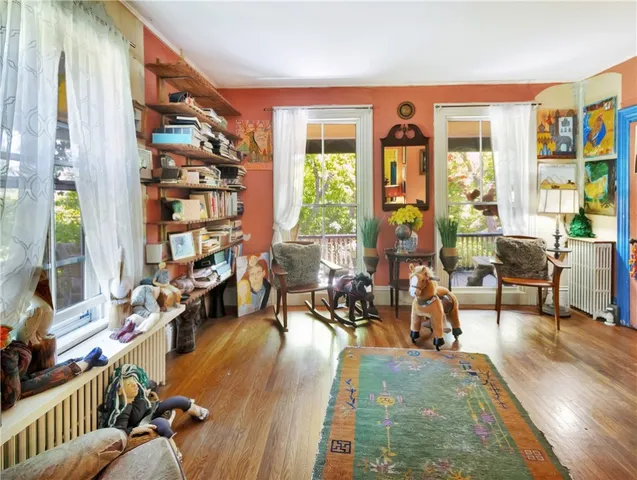 $1,900,000 | 219 Nanaquaket Road, Tiverton, RI 02878