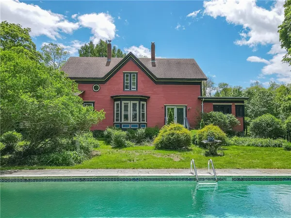 $1,875,000 | 219 Nanaquaket Road, Tiverton, RI 02878