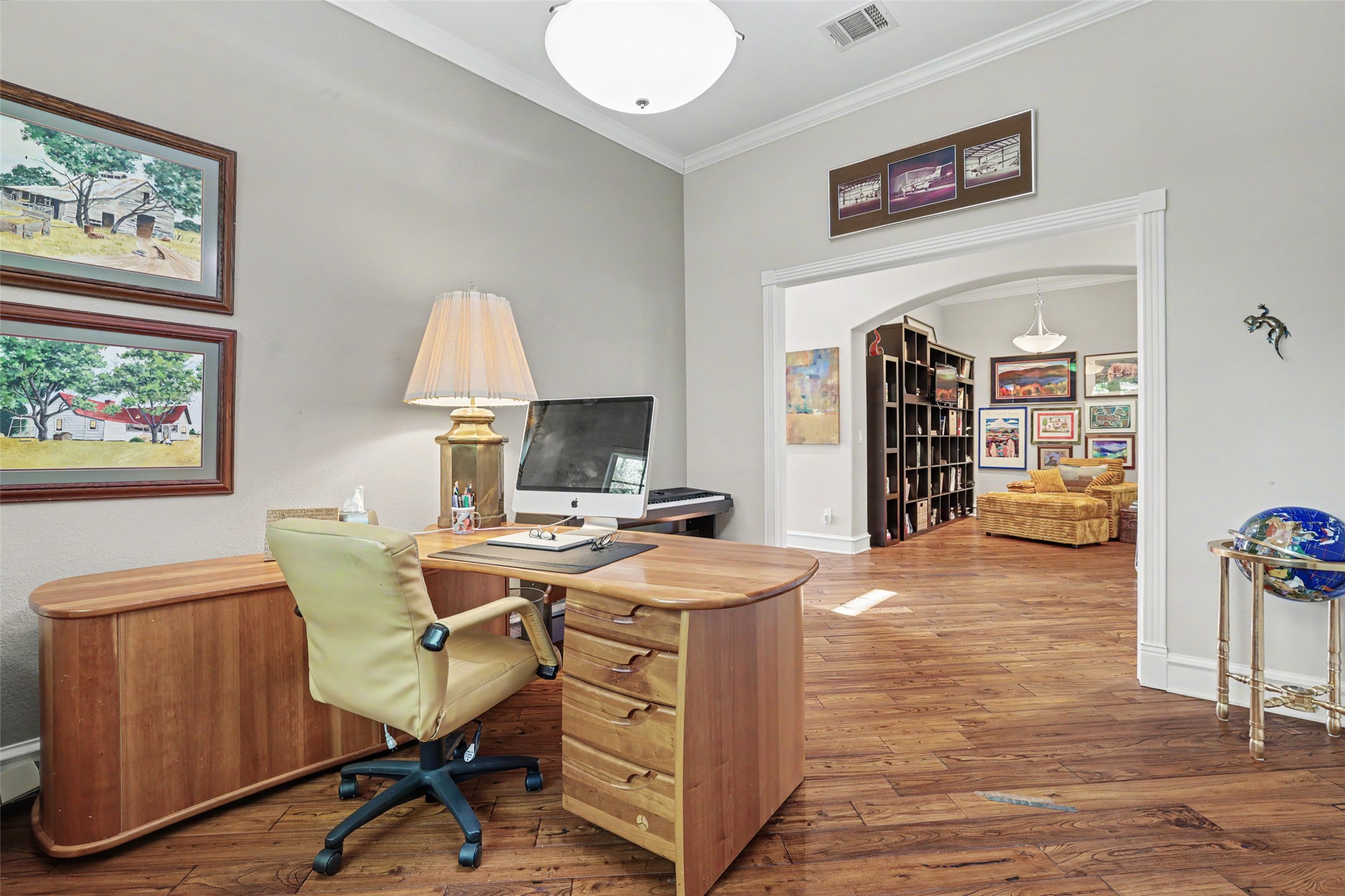 805 Boquilla Trail Georgetown, TX 78633 - Photo 9 of 40 a workspace with furniture and a wooden floor