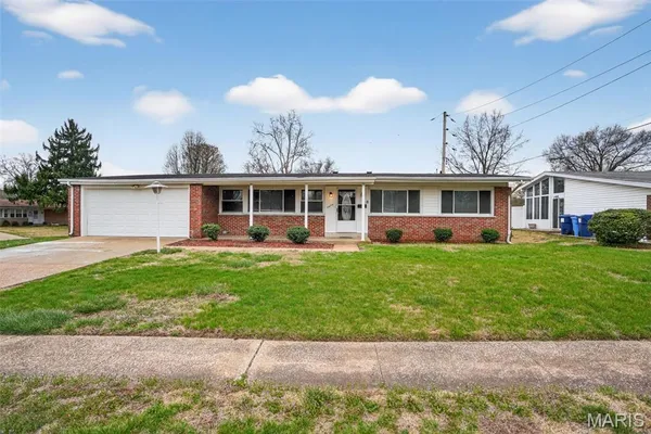 $179,900 | 2670 Northridge Place, Florissant, MO 63033