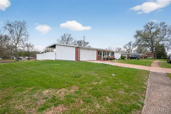 $179,900 | 2670 Northridge Place, Florissant, MO 63033