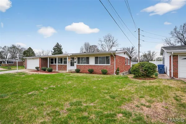 $179,900 | 2670 Northridge Place, Florissant, MO 63033
