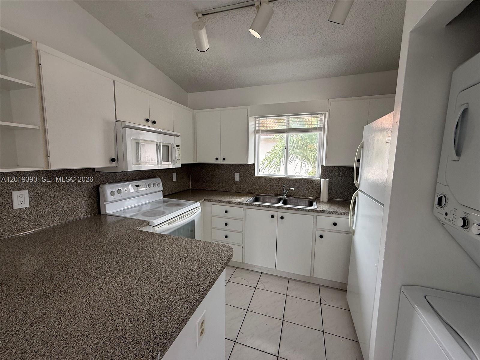 10101 West Okeechobee Road, Unit 9202 Hialeah Gardens, FL 33016 - Photo 10 of 32