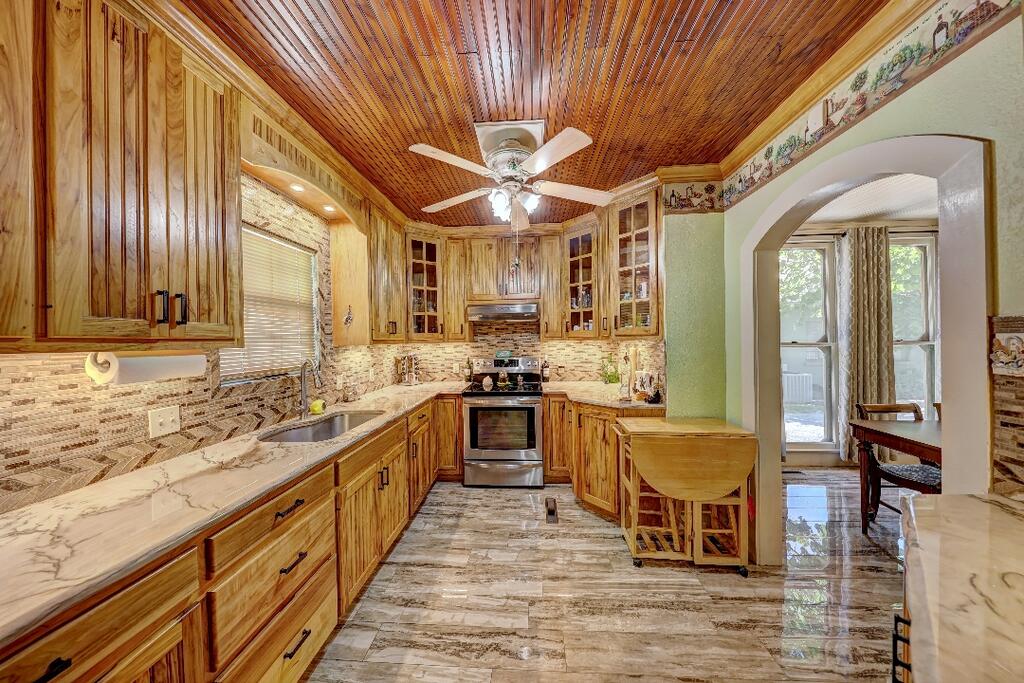 101 North 11th Street Junction, TX 76849 - Photo 11 of 27 Gallery Image 11