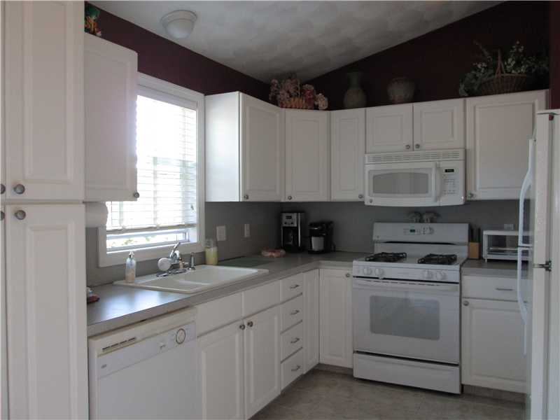 50 Abbott Run Valley Road, Unit 1926 Cumberland, RI 02864 - Photo 5 of 15 Kitchen.