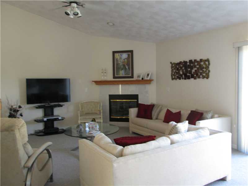 50 Abbott Run Valley Road, Unit 1926 Cumberland, RI 02864 - Photo 7 of 15 Living Room.