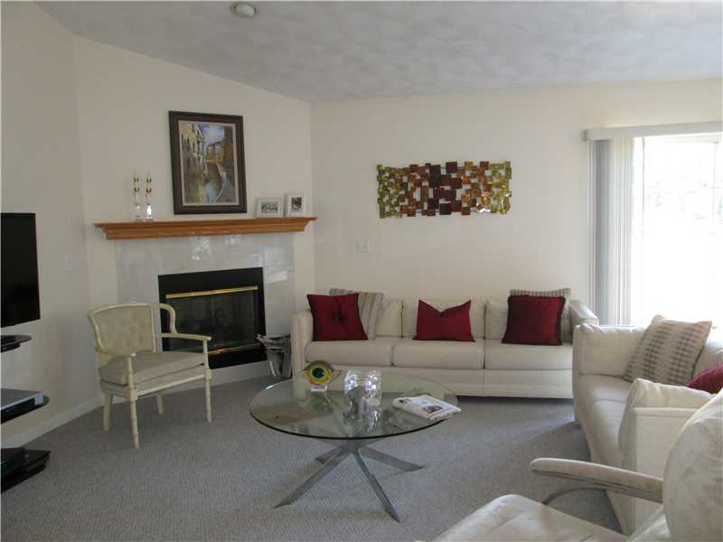 50 Abbott Run Valley Road, Unit 1926 Cumberland, RI 02864 - Photo 8 of 15 Living Room.