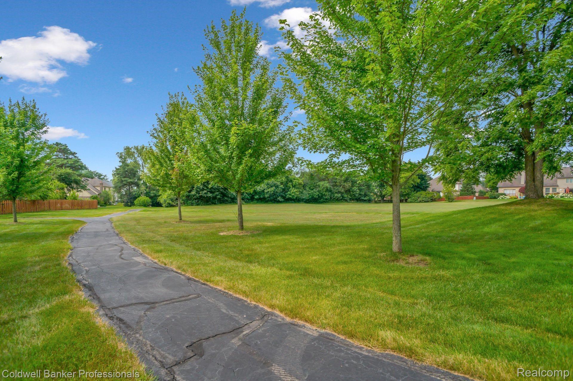 31226 Country Ridge Circle Farmington, MI 48331 - Photo 46 of 50 41.jpg