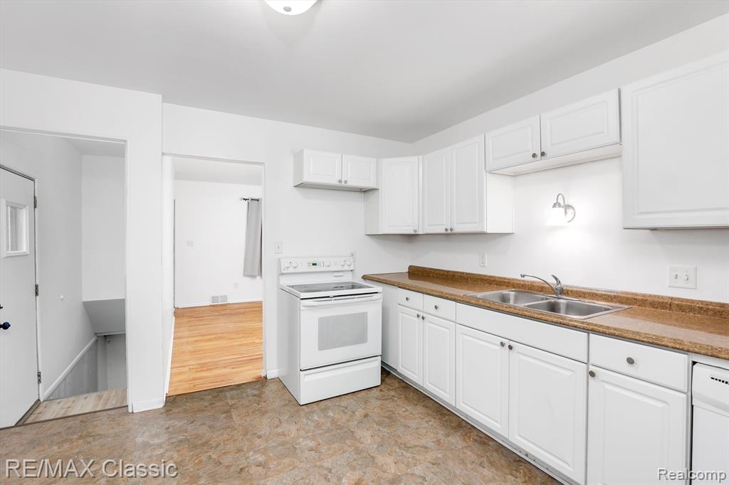 21809 Inkster Road Farmington Hills, MI 48336 - Photo 9 of 24