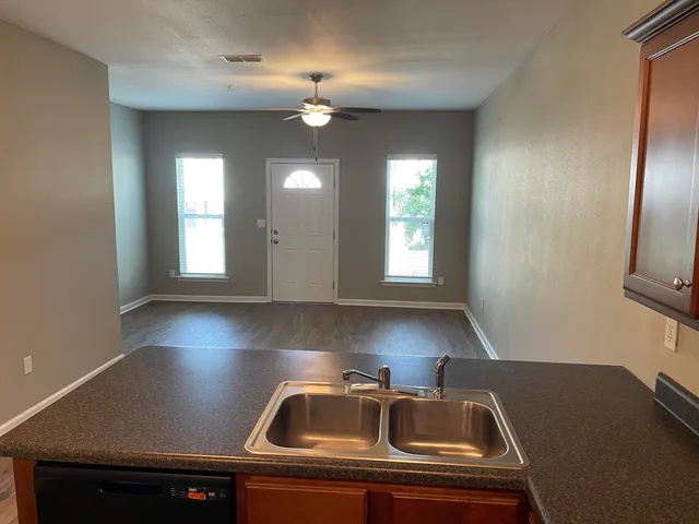 $750 | 2249 Del Carmel Way, Tallahassee, FL 32303