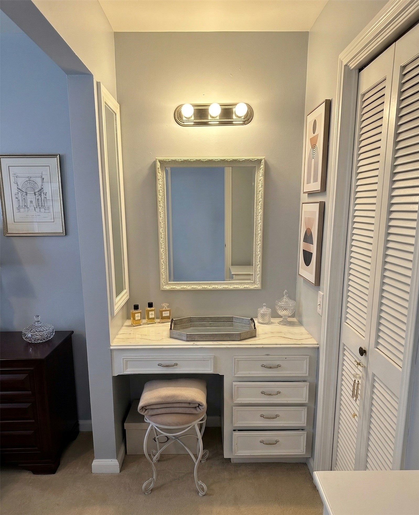 1789 Saxony Lane Houston, TX 77058 - Photo 11 of 18 Vanity in Primary Bedroom