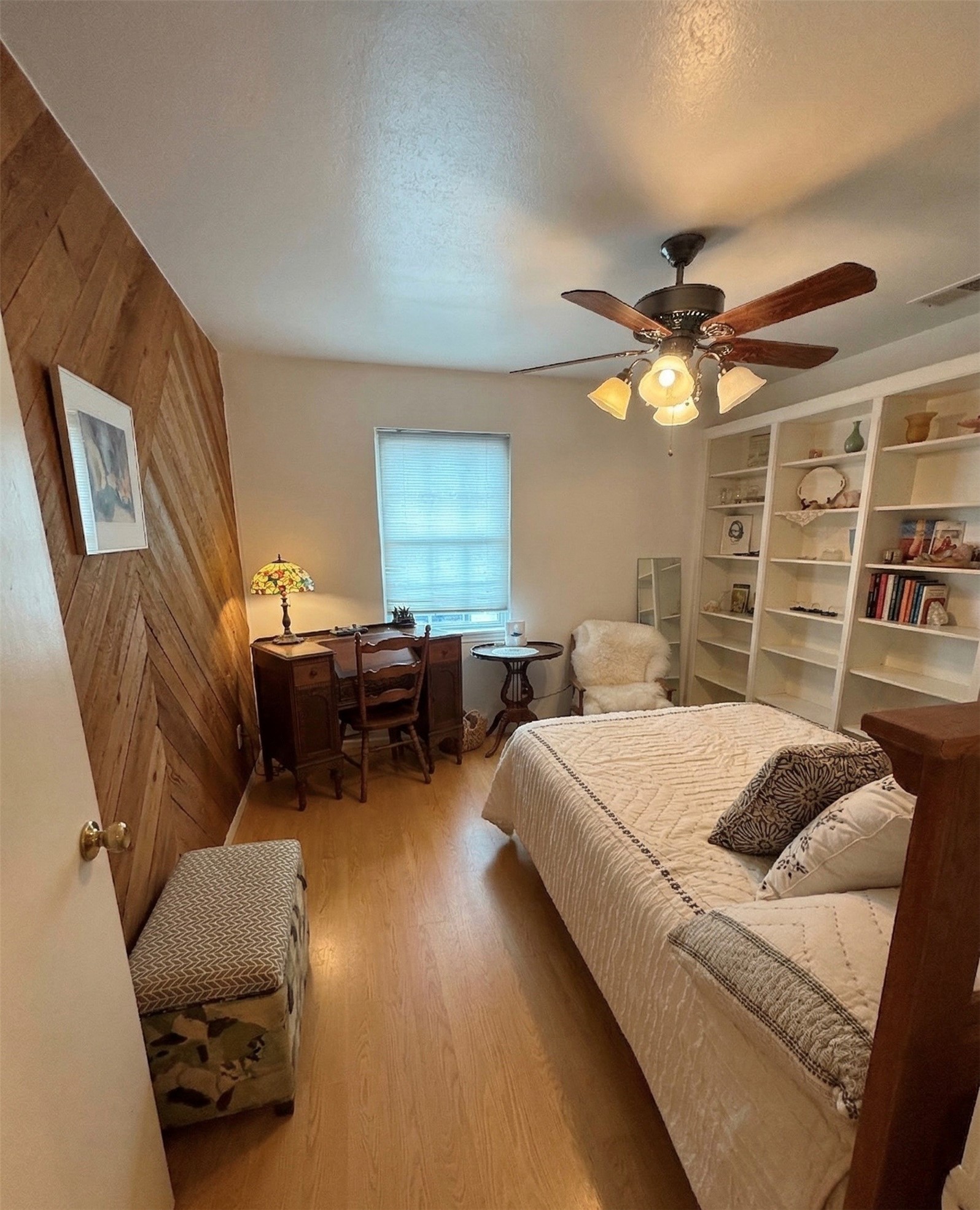 1789 Saxony Lane Houston, TX 77058 - Photo 13 of 18 3rd bedroom upstairs