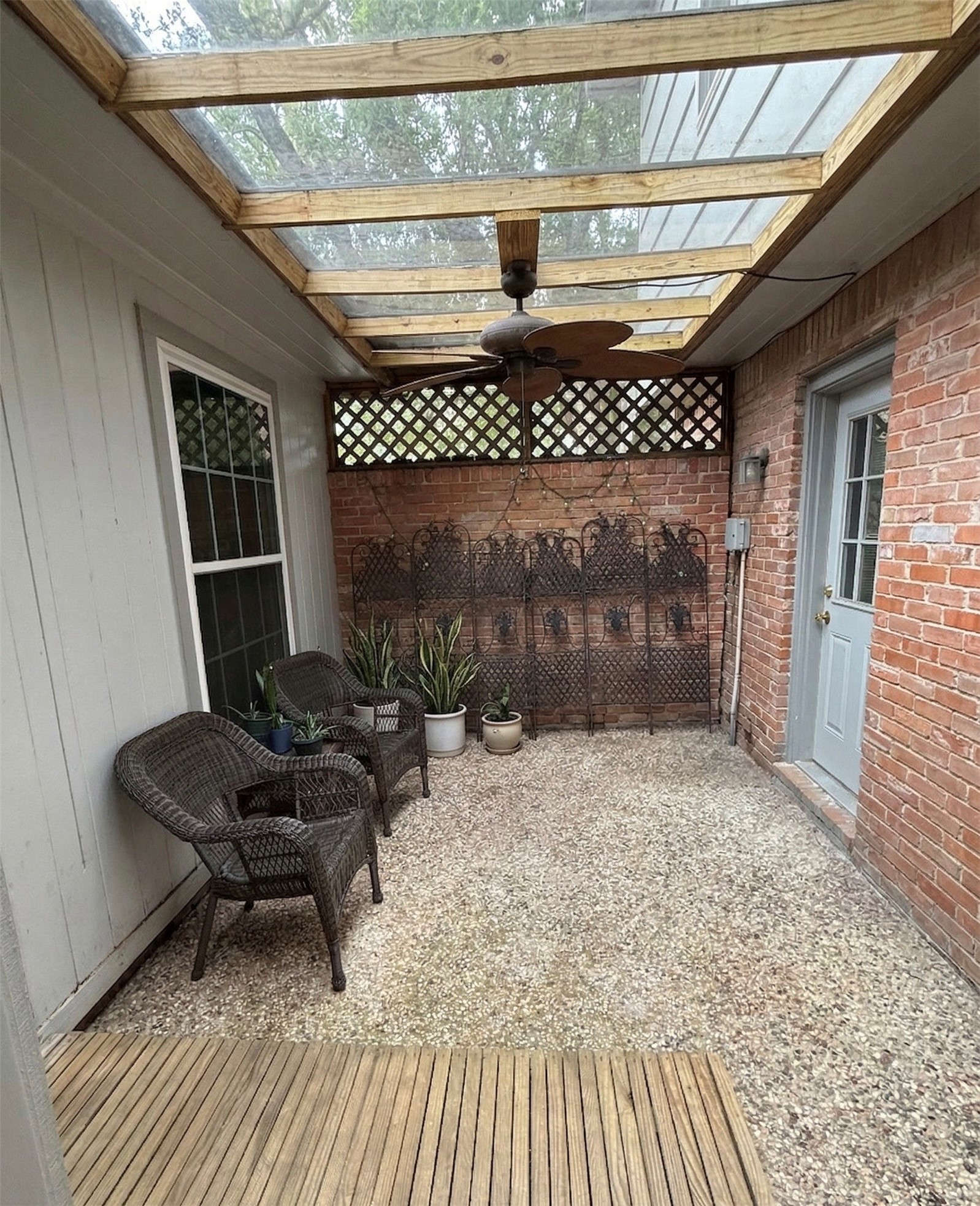 1789 Saxony Lane Houston, TX 77058 - Photo 15 of 18 Courtyard