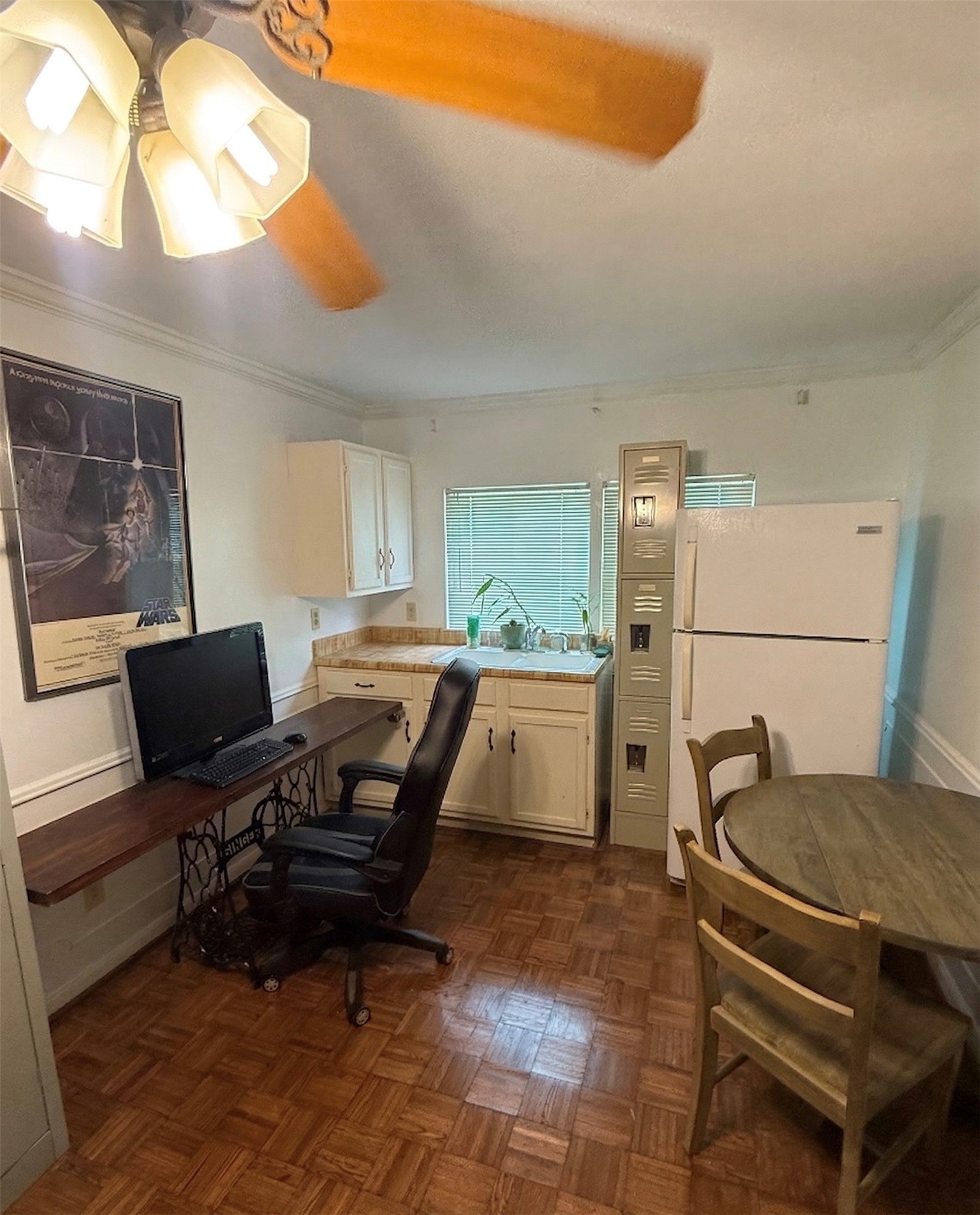 1789 Saxony Lane Houston, TX 77058 - Photo 18 of 18 Guest Suite Kitchenette