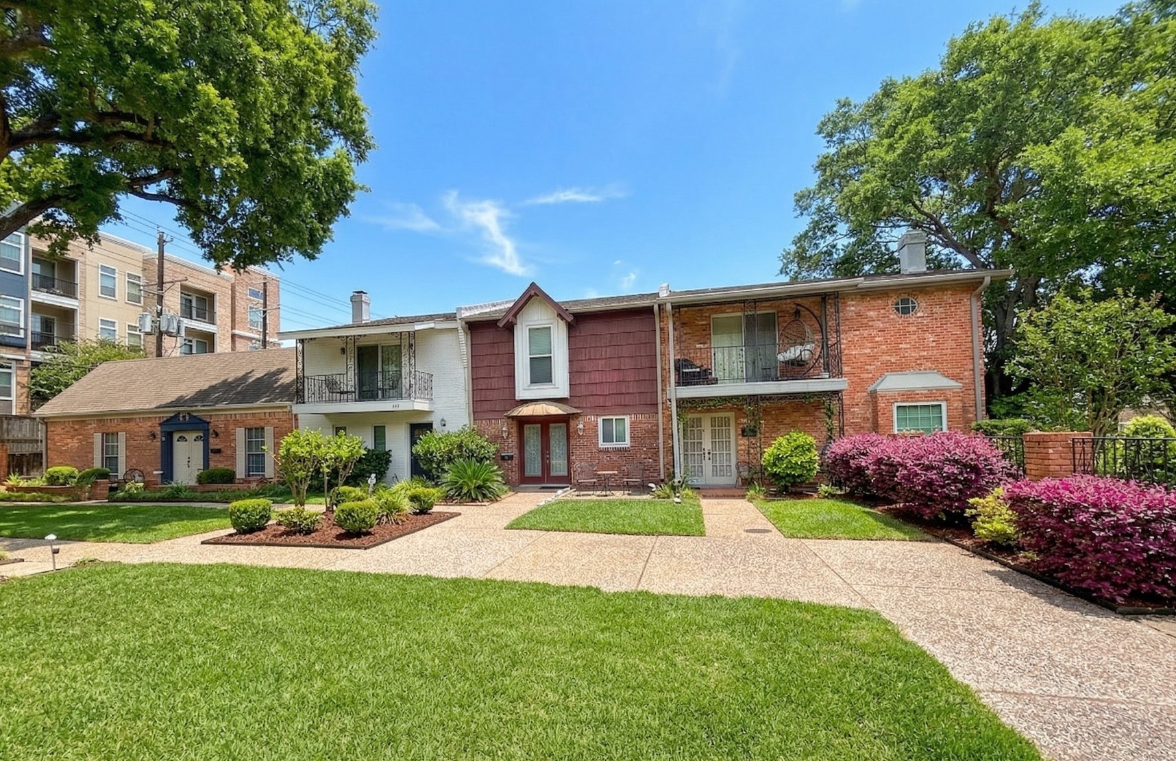 1789 Saxony Lane Houston, TX 77058 - Photo 2 of 18