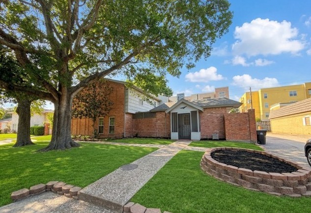 1789 Saxony Lane Houston, TX 77058 - Photo 4 of 18 Side of home. Guest suite entrance.