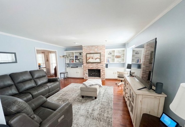 1789 Saxony Lane Houston, TX 77058 - Photo 6 of 18 Living room