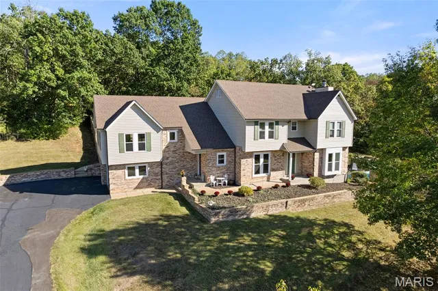 $675,000 | 1102 Lakeview Drive, Pacific, MO 63069