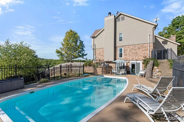 $675,000 | 1102 Lakeview Drive, Pacific, MO 63069