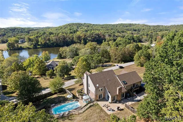 $675,000 | 1102 Lakeview Drive, Pacific, MO 63069