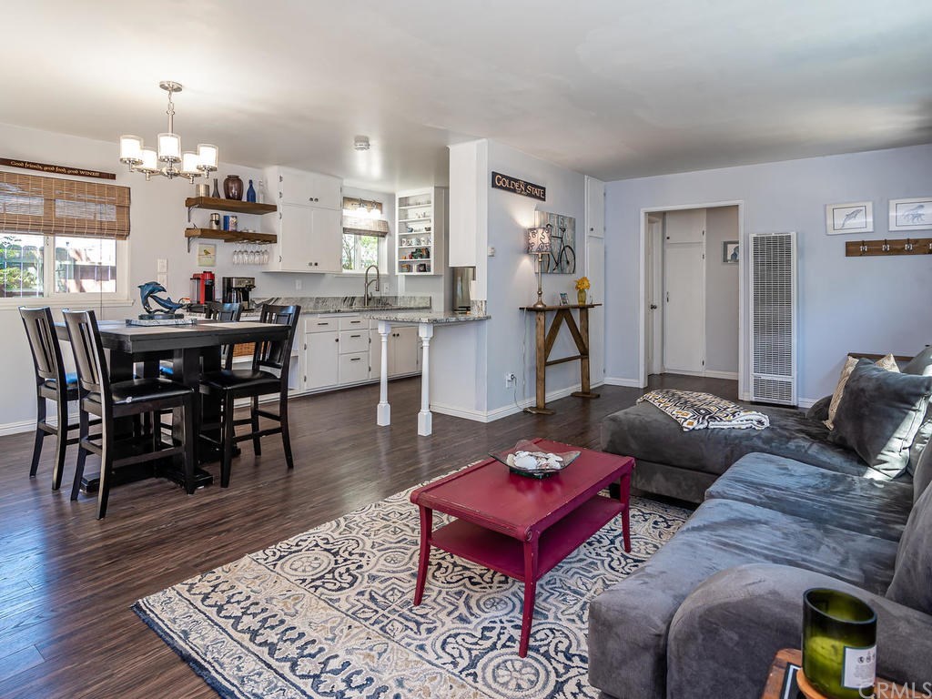 Come home to this SINGLE LEVEL updated cottage!