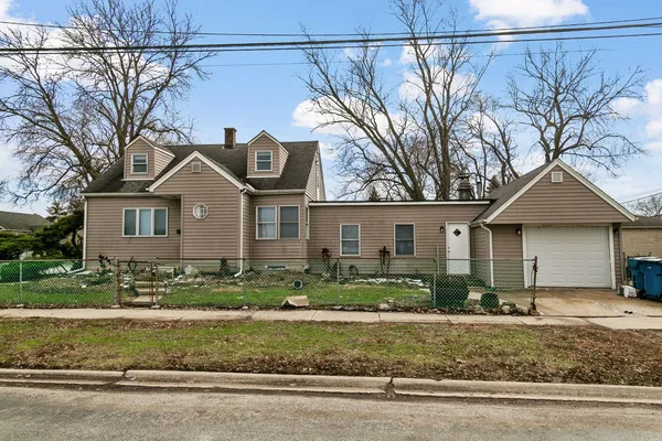 $2,600 | 14500 Sawyer Avenue, Midlothian, IL 60445