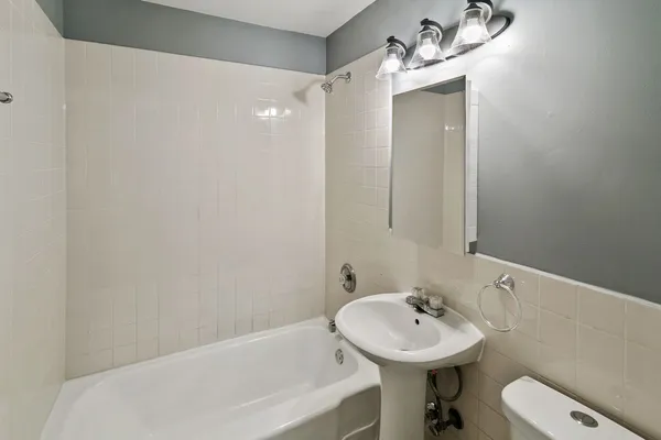 $2,600 | 14500 Sawyer Avenue, Midlothian, IL 60445