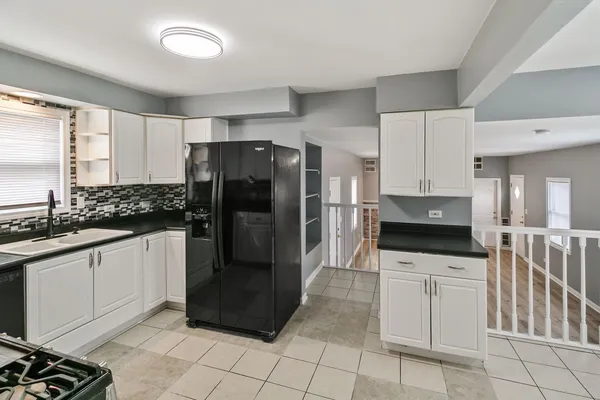 $2,600 | 14500 Sawyer Avenue, Midlothian, IL 60445