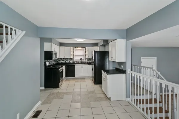 $2,600 | 14500 Sawyer Avenue, Midlothian, IL 60445