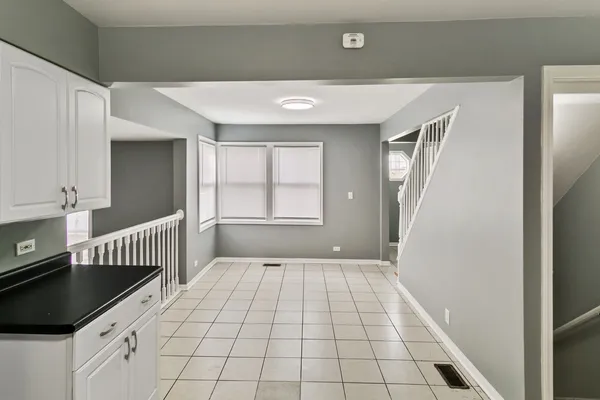 $2,600 | 14500 Sawyer Avenue, Midlothian, IL 60445