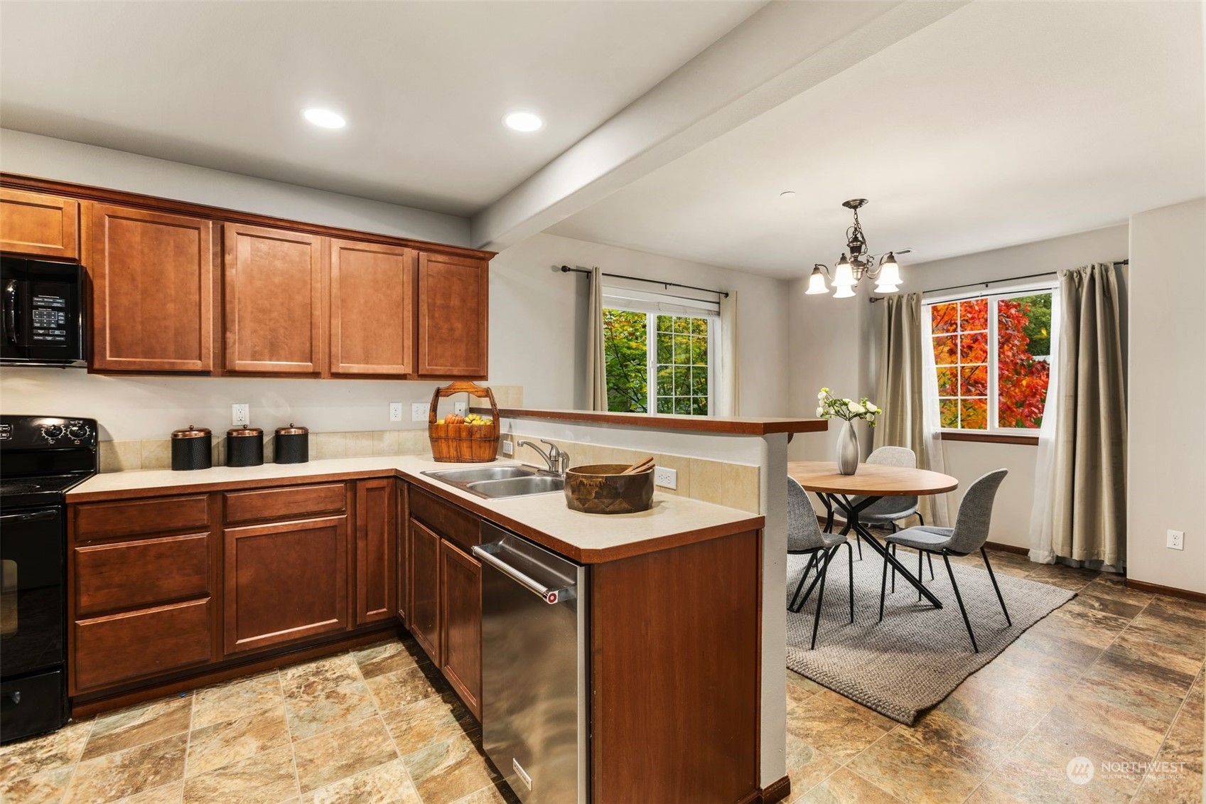 2719 129th Street Southwest Everett, WA 98204 - Photo 5 of 36