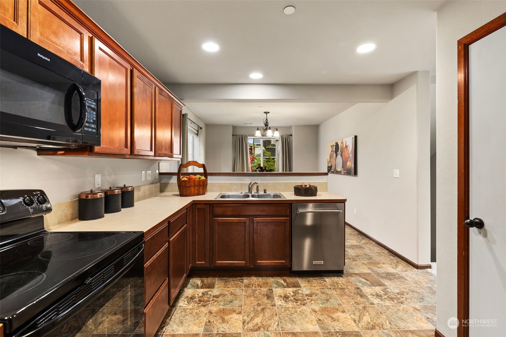 2719 129th Street Southwest Everett, WA 98204 - Photo 8 of 36