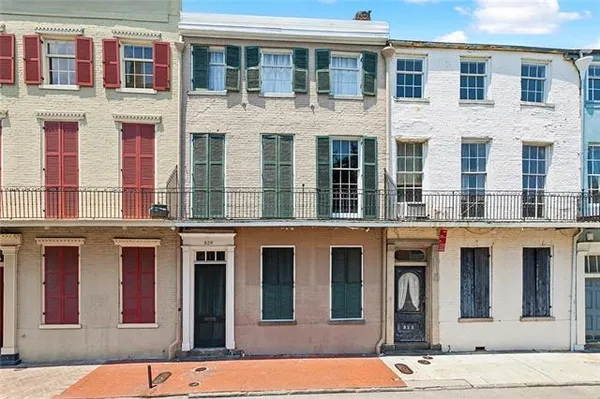 $1,700 | 829 Burgundy Street, Unit 4, New Orleans, LA 70116