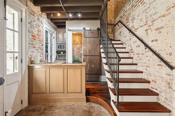 $1,700 | 829 Burgundy Street, Unit 4, New Orleans, LA 70116