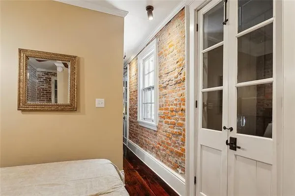 $1,700 | 829 Burgundy Street, Unit 4, New Orleans, LA 70116