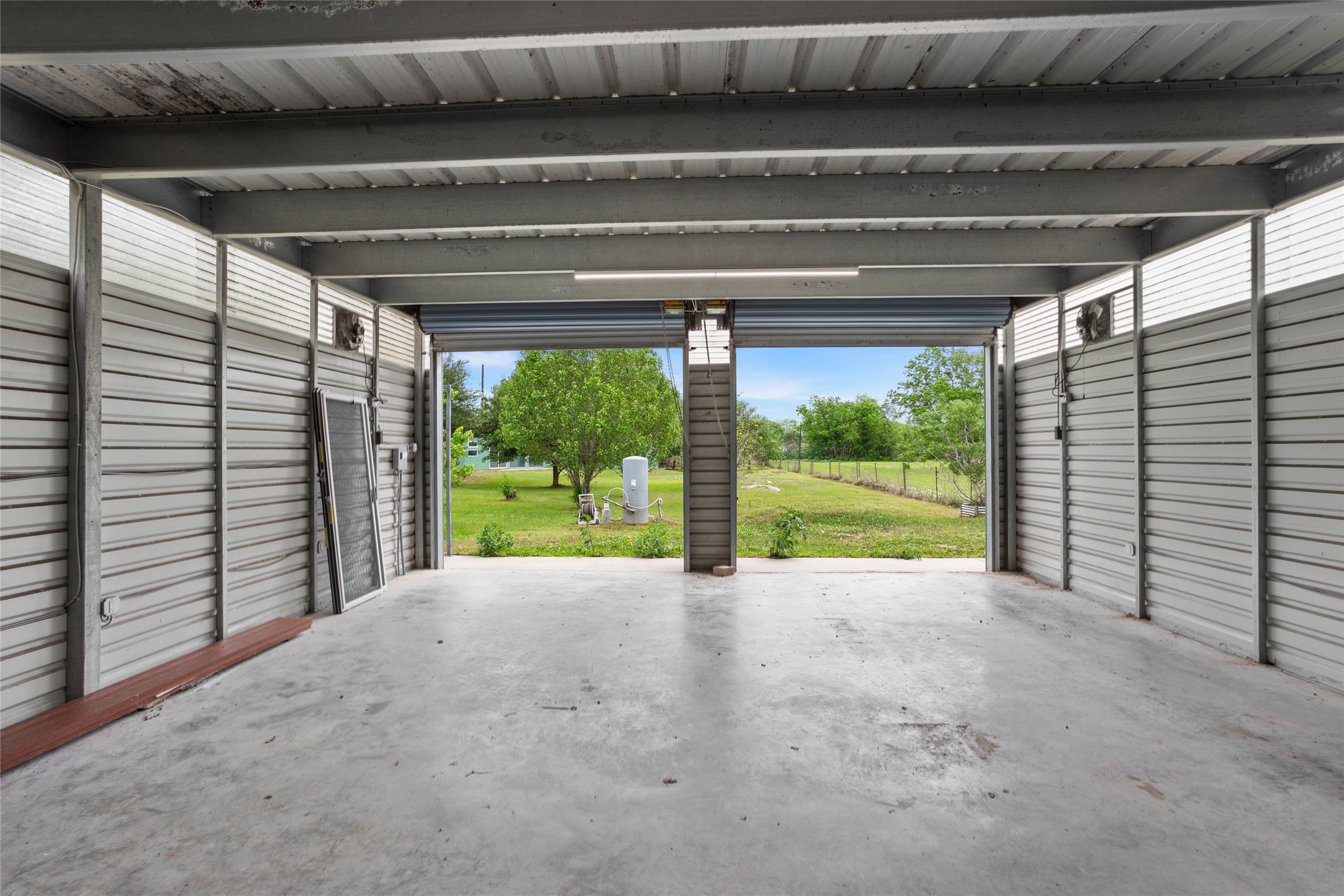 3650 Rivers Road Pearland, TX 77578 - Photo 13 of 22 Spacious garage/shop (24'x28' interior dimensions) for storing vehicles and getting work done! Clean and ready for use!