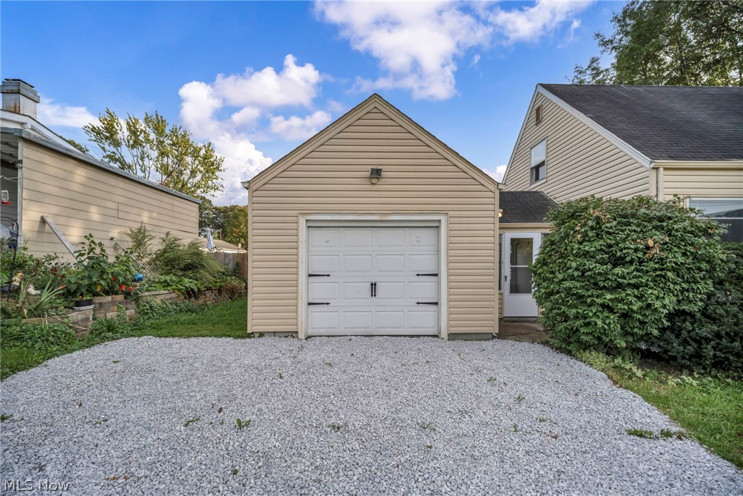 824 East Waterloo Road Akron, OH 44306 - Photo 3 of 33 Gallery Image 3