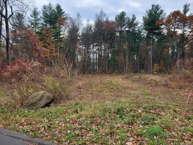 $329,900 | 14 Cherrywood Drive, Ellington, CT 06029