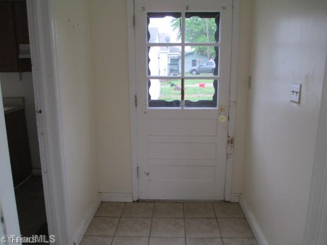 2004 Logan Street High Point, NC 27263 - Photo 7 of 13 Interior Space/Layout.