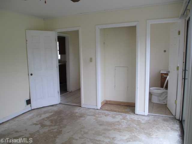 2004 Logan Street High Point, NC 27263 - Photo 9 of 13 Interior Space/Layout.