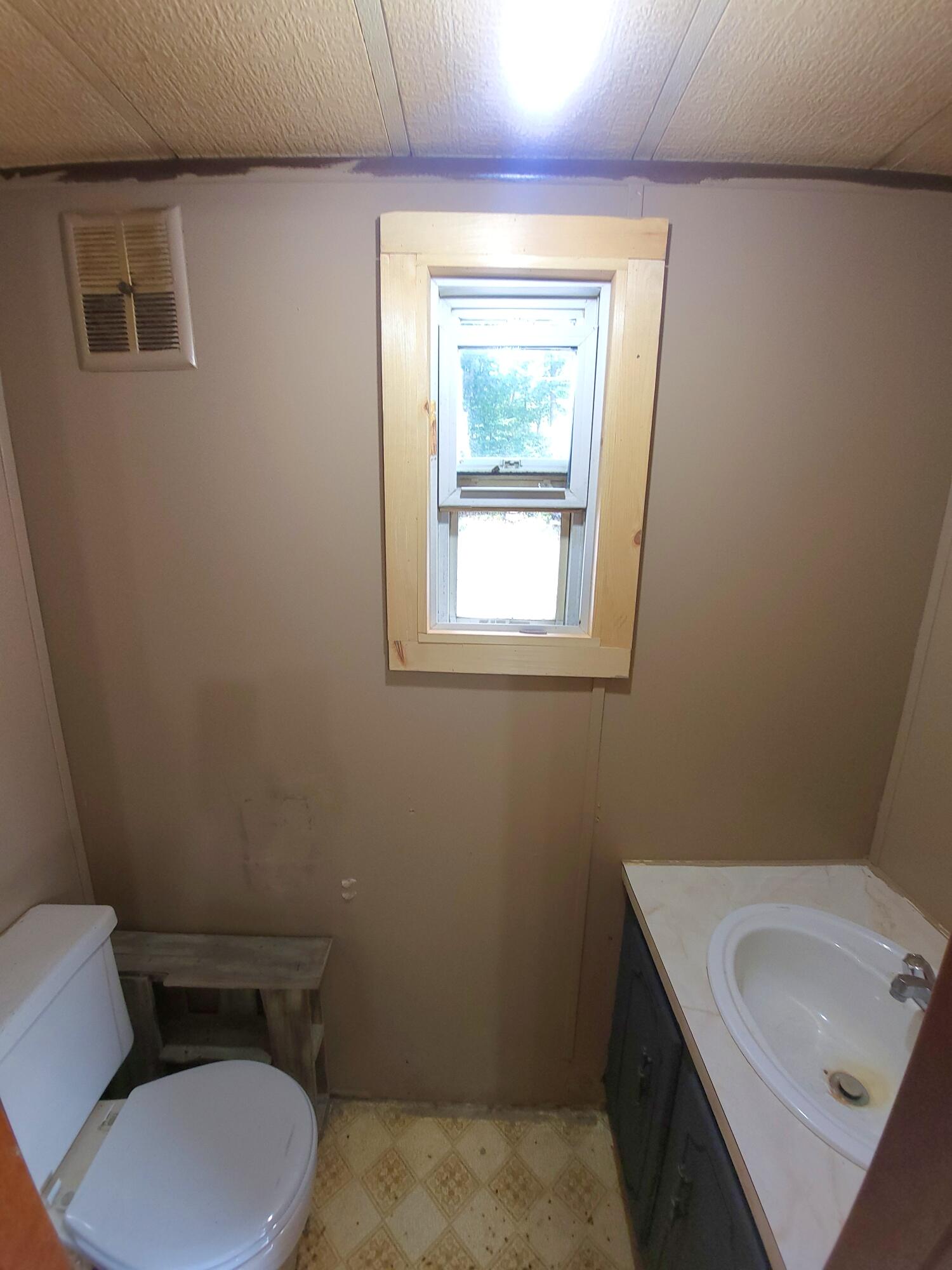 537 Eastern Avenue Augusta, ME 04330 - Photo 13 of 22 Bathroom #1