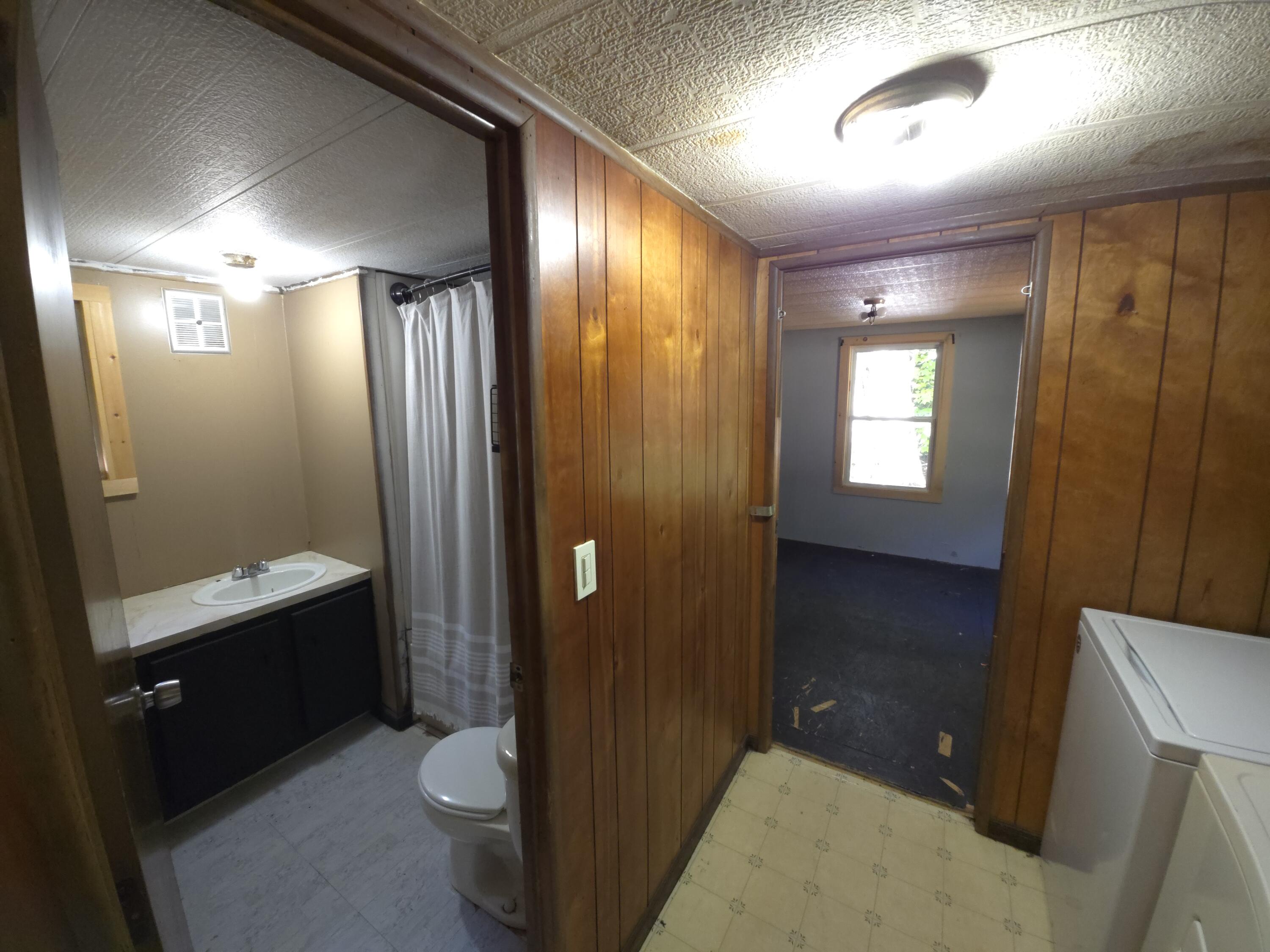 537 Eastern Avenue Augusta, ME 04330 - Photo 17 of 22 Bathroom #2