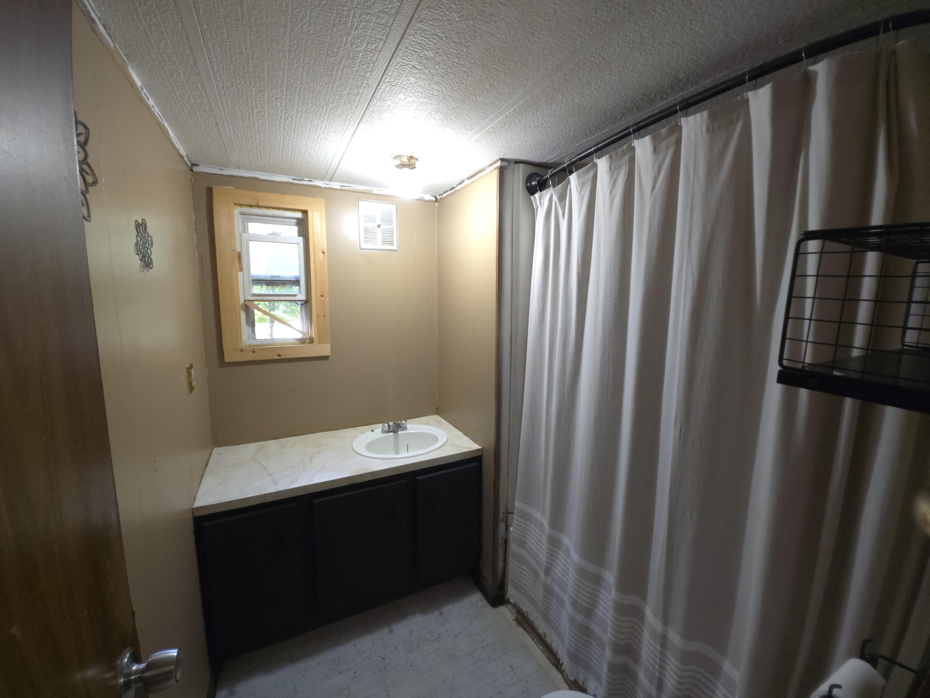 537 Eastern Avenue Augusta, ME 04330 - Photo 20 of 22 Bathroom #2