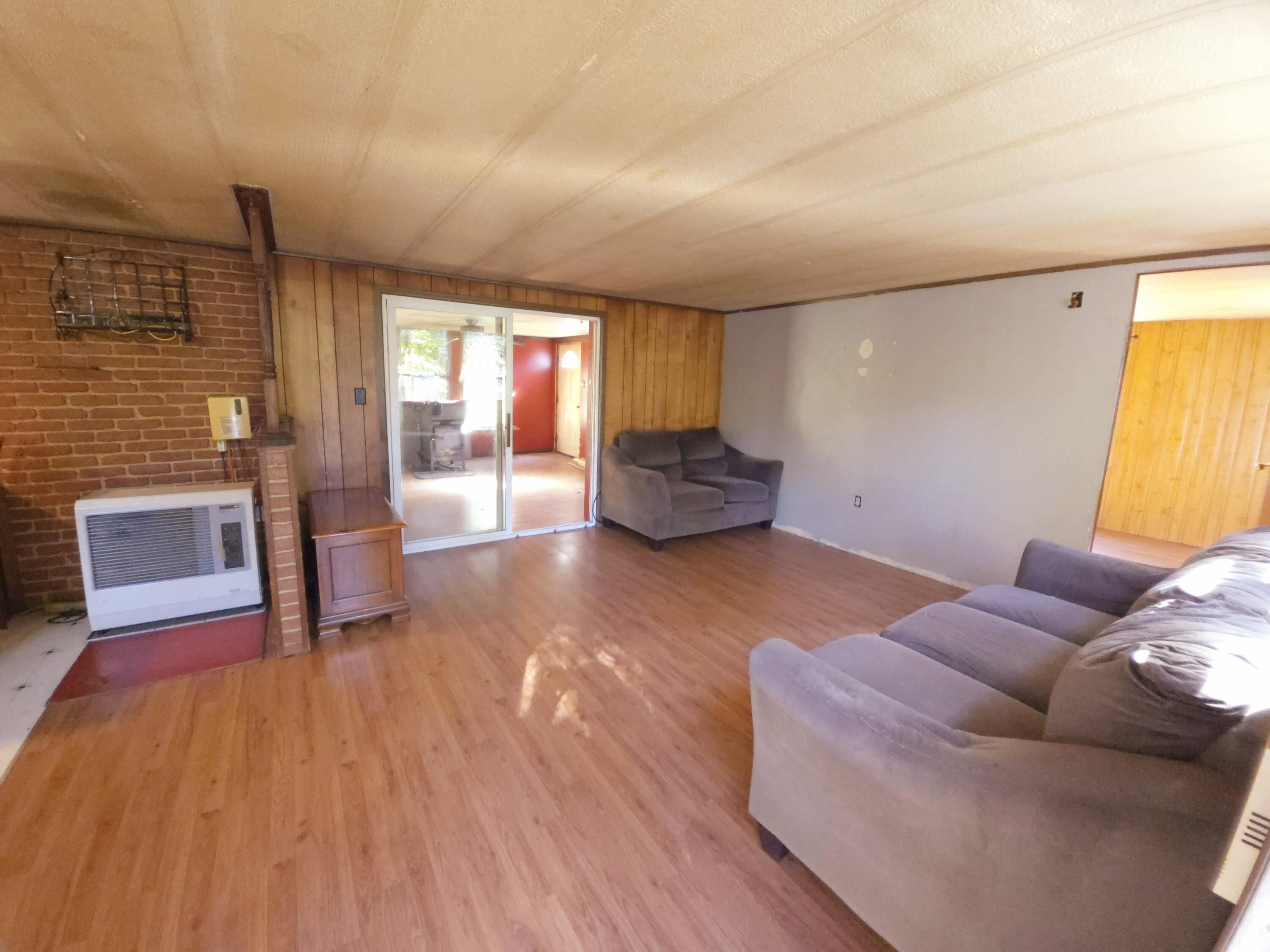 537 Eastern Avenue Augusta, ME 04330 - Photo 5 of 22 Living Room
